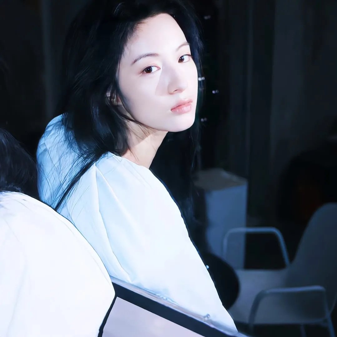 穿越当天，世子爷要以身相许